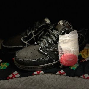 Deadstock Travis Scott Low Dunks ‘Phantom Blacks”, Jordan’s \ Nike. $250 Sale!